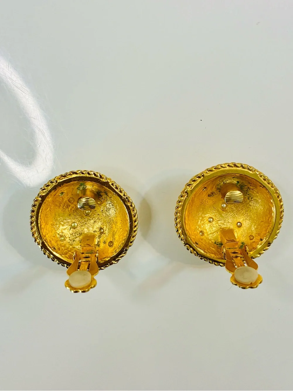 VTG 90s Classiques Entier Gold-Tone Pearled Button Earrings Business Casual